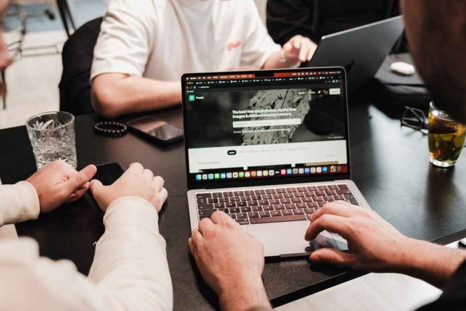 Freelance vs agencia web: qué te conviene